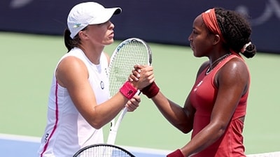 Iga Swiatek (L) congratulates Coco Gauff after their match. (Getty) Iga Swiatek (L) congratulates Coco Gauff after their match. (Getty)