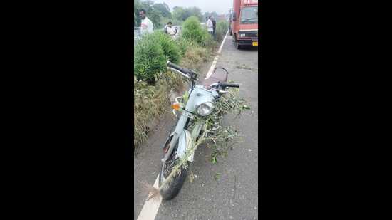 The bike of the victim after a vehicle hit it from a side. (HT)