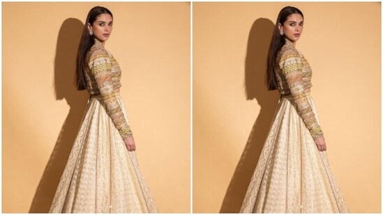 Aditi decked up in a golden sequined cropped blazer and an ivory white skirt with golden zari details at the borders.&nbsp;(Instagram/@aditiraohydari)
