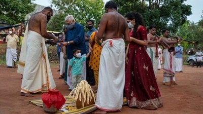 Pulikali (Tiger dance): This folk dance form is performed during the fourth day of the Onam festival. On this day devotees disguise themselves as tiger by painting their faces and bodies like tigers with stripes of yellow, red and black and dance to the rhythm of traditional percussion instruments such as thakil, udukku and chenda. (AP) Pulikali (Tiger dance): This folk dance form is performed during the fourth day of the Onam festival. On this day devotees disguise themselves as tiger by painting their faces and bodies like tigers with stripes of yellow, red and black and dance to the rhythm of traditional percussion instruments such as thakil, udukku and chenda. (AP)