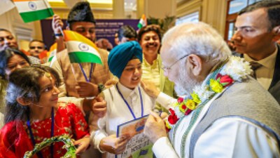 PM Modi received a rousing welcome upon his arrival at the Hotel Grande Bretagne with the Indian Community gathered at the hotel breaking out into chants of 'Bharat Mata ki Jai,' 'Modi, Modi.'&nbsp; (ANI/ PIB )