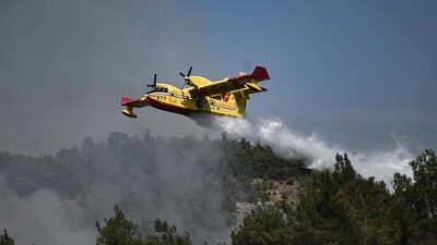 Canadair amphibious aircraft, droping water over wildfires spreading in Dadia forest near Alexandroupoli, north Greece, (AFP) Canadair amphibious aircraft, droping water over wildfires spreading in Dadia forest near Alexandroupoli, north Greece, (AFP)