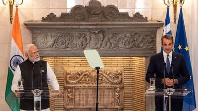 Greece's Prime Minister Kyriakos Mitsotakis, right, with Indian Prime Minister Narendra Modi in Athens Greece, on Friday. (Bloomberg)