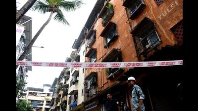 Navi Mumbai, India - Aug. 24, 2023:2nd Day Slab collapsed of G+3 stoery Tulsi Bhavan building at Sector-6 Nerul in Navi Mumbai, India, on Thursday, August 24, 2023. (Photo by Bachchan Kumar/ HT PHOTO) (HT PHOTO)