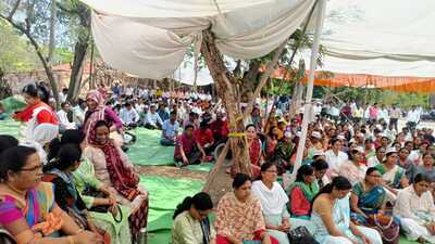Teachers agitating for various demands, including eliminating non-educational work at Vardha on July 15. (HT Photo) Teachers agitating for various demands, including eliminating non-educational work at Vardha on July 15. (HT Photo)