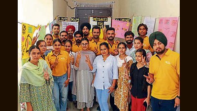 Volunteers of Sanjhi Sikhya foundation at Government Rajindra College, Bathinda, on Friday. (Sanjeev Kumar/HT)