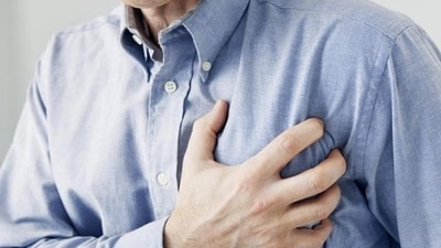 Taking aspirin may play a key role to cut the risk of recurrent heart attack as it works as a blood thinner, holding back small blood cells called platelets from forming clots. (Shutterstock) Taking aspirin may play a key role to cut the risk of recurrent heart attack as it works as a blood thinner, holding back small blood cells called platelets from forming clots. (Shutterstock)