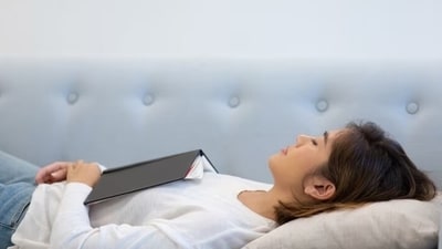 Avoid afternoon nap: Sleeping during the day in any season except summer is not advised as it vitiates kapha and pitta dosha and makes the body more unctuous (Freepik) Avoid afternoon nap: Sleeping during the day in any season except summer is not advised as it vitiates kapha and pitta dosha and makes the body more unctuous (Freepik)