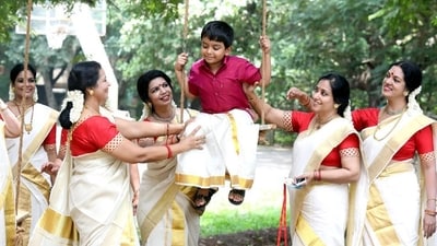 A unique and traditional dance called Kaikotti Kali, or Thiruvathira Kali, takes centre stage during the festival. (HT Photo/Vivek Nair) A unique and traditional dance called Kaikotti Kali, or Thiruvathira Kali, takes centre stage during the festival. (HT Photo/Vivek Nair)
