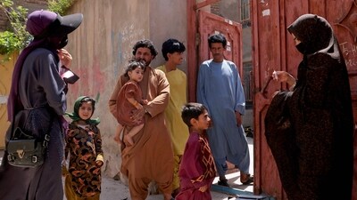 Afghan women health workers administer polio vaccine drops to children during a campaign in Herat on August 21, 2023. (AFP) Afghan women health workers administer polio vaccine drops to children during a campaign in Herat on August 21, 2023. (AFP)