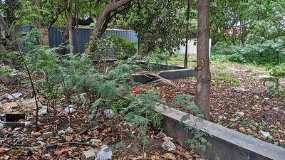 Badly maintained park near St Francis church, Wadgaonsheri in Pune. (HT PHOTO)