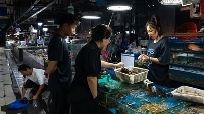 A vendor serves customers at a seafood market in Beijing, China, on Friday, Aug. 25, 2023. (Bloomberg) A vendor serves customers at a seafood market in Beijing, China, on Friday, Aug. 25, 2023. (Bloomberg)