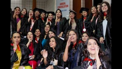 Students in a jubilant mood after receiving their degrees at DMCH’s convocation in Ludhiana on Saturday. (Manish/HT) Students in a jubilant mood after receiving their degrees at DMCH’s convocation in Ludhiana on Saturday. (Manish/HT)