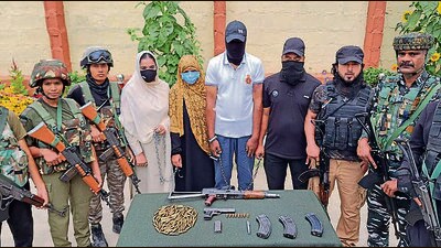 The accused in police custody with the recovered arms and ammunition. (Sourced) The accused in police custody with the recovered arms and ammunition. (Sourced)