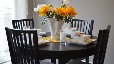 Best flower vases: Go for ones in distinct shapes and designs. (Pexels)