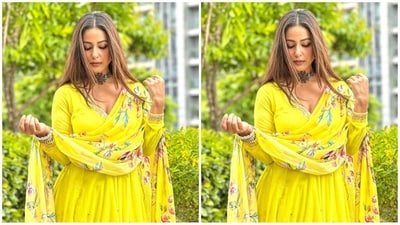 Hina's stunning Anarkali pattern suit is from the shelves of the clothing brand Drzya by Ridhiiee Suuri. (Instagram/@realhinakhan) Hina's stunning Anarkali pattern suit is from the shelves of the clothing brand Drzya by Ridhiiee Suuri. (Instagram/@realhinakhan)