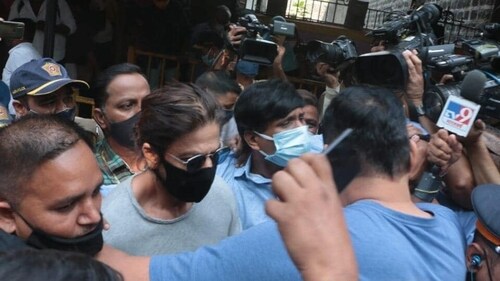 Shahrukh Khan visiting Aryan, who was lodged in Arthur Road Jail in Mumbai (HT Photo) Shahrukh Khan visiting Aryan, who was lodged in Arthur Road Jail in Mumbai (HT Photo)