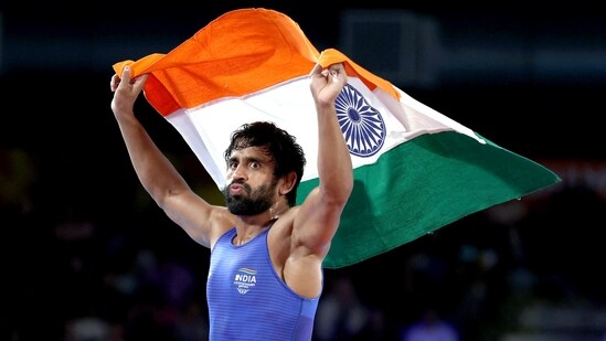 India top wrestler Bajrang Punia with the national flag. (Commonwealth Sport Twitter)