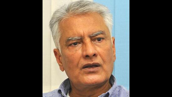 Punjab Congress Party Chief Sunil Kumar Jakhar on Saturday termed chief minister Bhagwant Mann’s conduct in his confrontation with governor Banwarilal Purohit as unprofessional, unnecessary and uncalled for. (HT File)