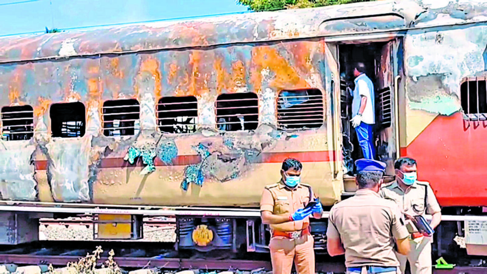 Railways begins probe after nine die in private coach blaze in Madurai | Latest News India - Vimarsana News