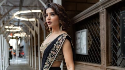 After a vacation in Bali, Samantha Ruth Prabhu headed to New York a few days ago, where she attended the India Day parade. The actor packed a couple of desi outfits for her New York trip. She wore a black Arpita Mehta saree for the India Day event in the Big Apple. With her stunning earrings and glam makeup, the actor aced her glam look. After a vacation in Bali, Samantha Ruth Prabhu headed to New York a few days ago, where she attended the India Day parade. The actor packed a couple of desi outfits for her New York trip. She wore a black Arpita Mehta saree for the India Day event in the Big Apple. With her stunning earrings and glam makeup, the actor aced her glam look.