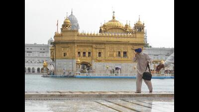 A devotee pays obeisance at Golden Temple in Amritsar. (HT File) A devotee pays obeisance at Golden Temple in Amritsar. (HT File)