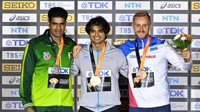 Pakistan's Arshad Nadeem won silver, thus making it an unprecedented 1-2 for India and Pakistan in an athletics World Championships event. Czech Republic's Jakub Vadlejch won bronze. (AFP) Pakistan's Arshad Nadeem won silver, thus making it an unprecedented 1-2 for India and Pakistan in an athletics World Championships event. Czech Republic's Jakub Vadlejch won bronze. (AFP)