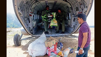 IAF helicopters delivered more than 1,000 ration kits, comprising rice, pulses, flour and spices (Western Air Command)