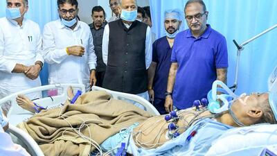 Rajasthan chief minister Ashok Gehlot visits SMS hospital in Jaipur to inquire about health of Rameshwar Dudi (HT Phot/sourced) Rajasthan chief minister Ashok Gehlot visits SMS hospital in Jaipur to inquire about health of Rameshwar Dudi (HT Phot/sourced)