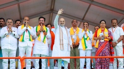 Union Minister Amit Shah attacks KCR government at Raithu Gosa 'BJP Bharosa' Rally in Telangana Union Minister Amit Shah attacks KCR government at Raithu Gosa 'BJP Bharosa' Rally in Telangana