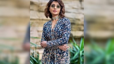 Samantha Prabhu adds a touch of funkiness to her ensemble, adorning it with retro sunglasses and a chic choker necklace. (Instagram/@samantharuthprabhuofficial) Samantha Prabhu adds a touch of funkiness to her ensemble, adorning it with retro sunglasses and a chic choker necklace. (Instagram/@samantharuthprabhuofficial)