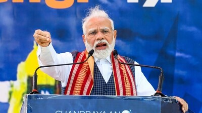 Prime Minister Narendra Modi addresses the Bharatiya Janata Party (BJP) supporters on his arrival at Palam airport in New Delhi on Saturday. (ANI) Prime Minister Narendra Modi addresses the Bharatiya Janata Party (BJP) supporters on his arrival at Palam airport in New Delhi on Saturday. (ANI)