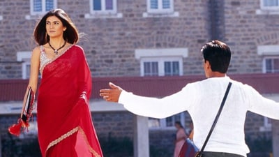 Sushmita Sen in a scene from Main Hoon Na featuring Shah Rukh Khan (right). Sushmita Sen in a scene from Main Hoon Na featuring Shah Rukh Khan (right).