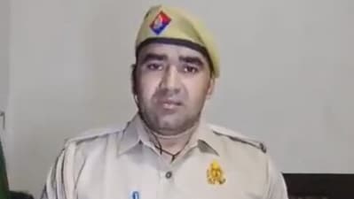UP police constable Omveer Singh (X/Benarasiyaa)