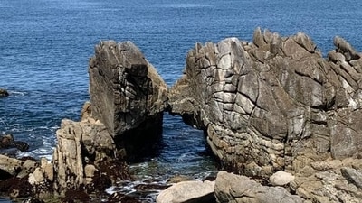 Vietnam's 'kissing rocks' are seen. Vietnam's 'kissing rocks' are seen.