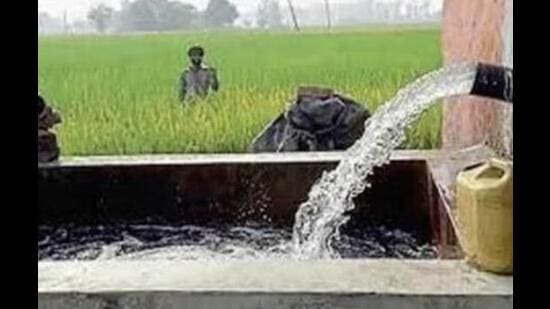 A performance audit of Haryana’s rural and urban water schemes by the Comptroller and Auditor General (CAG) has found that there was no facility for testing uranium contamination in the state laboratory at Karnal despite the fact that 18 districts were partly affected with high uranium in groundwater. (HT File Photo)