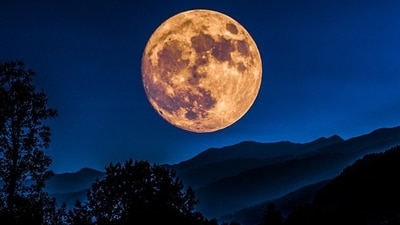 The previous occurrence of a blue moon took place in 2015. Another instance of this phenomenon is set to be visible on August 31st. (Wikimedia Commons) The previous occurrence of a blue moon took place in 2015. Another instance of this phenomenon is set to be visible on August 31st. (Wikimedia Commons)
