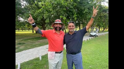 Captain MS Bedi (left) and IS Dhillon after winning the Independence Day Cup at Chandigarh Golf Club on Sunday. (HT Photo)