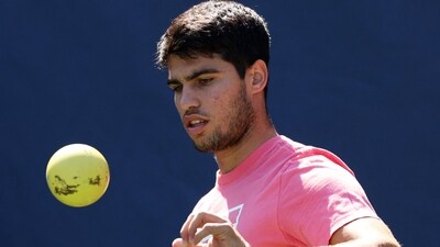 Carlos Alcaraz of Spain warms up prior to a practice session ahead of the US Open at USTA Billie Jean King National Tennis Center on August 27, 2023 (Getty Images via AFP) Carlos Alcaraz of Spain warms up prior to a practice session ahead of the US Open at USTA Billie Jean King National Tennis Center on August 27, 2023 (Getty Images via AFP)