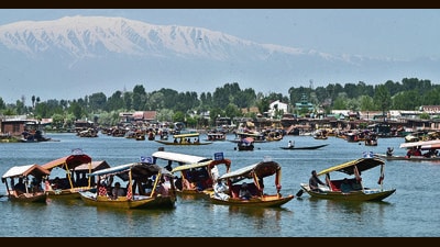 Lieutenant Governor Manoj Sinha said that the administration is pursuing USA and some European nations for lifting travel advisories for Kashmir. (Waseem Andrabi/HT) Lieutenant Governor Manoj Sinha said that the administration is pursuing USA and some European nations for lifting travel advisories for Kashmir. (Waseem Andrabi/HT)