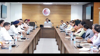 Officials during the meeting regarding making Chandigarh tuberculosis free by 2024. (HT PHOTO) Officials during the meeting regarding making Chandigarh tuberculosis free by 2024. (HT PHOTO)