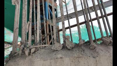 PMC has removed a flawed, three-metre portion of one of the pillars of the flyover on Sinhagad Road after it failed the quality inspection during third-party testing. (HT) PMC has removed a flawed, three-metre portion of one of the pillars of the flyover on Sinhagad Road after it failed the quality inspection during third-party testing. (HT)