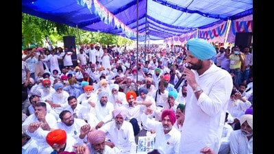 Punjab Congress president Amarinder Singh Raja Warring during protest in Ferozepur on Monday. (HT Photo)