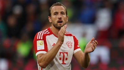 Bayern Munich's Harry Kane applauds fans. (REUTERS)