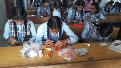 Students from SSJD inter-college, Fazullaganj made over 200 rakhis to be distributed to cops, soldiers, and district education officials (HT Photo) Students from SSJD inter-college, Fazullaganj made over 200 rakhis to be distributed to cops, soldiers, and district education officials (HT Photo)