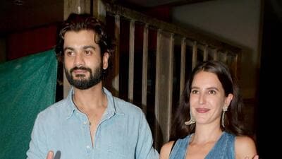 Sunny Kaushal and Isabelle Kaif were spotted in Bandra on Sunday Sunny Kaushal and Isabelle Kaif were spotted in Bandra on Sunday