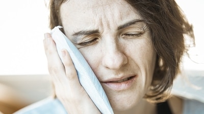 In case of swelling or bruising, cold pack will work better and heat therapy should be avoided. (Freepik) In case of swelling or bruising, cold pack will work better and heat therapy should be avoided. (Freepik)