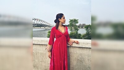 Opting for a half-tied hairdo and minimal makeup, Nushrratt Bharuccha skillfully complements her overall appearance. (Instagram/@nushrrattbharuccha) Opting for a half-tied hairdo and minimal makeup, Nushrratt Bharuccha skillfully complements her overall appearance. (Instagram/@nushrrattbharuccha)
