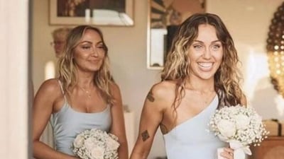 Miley Cyrus at her mother's wedding. Miley Cyrus at her mother's wedding.