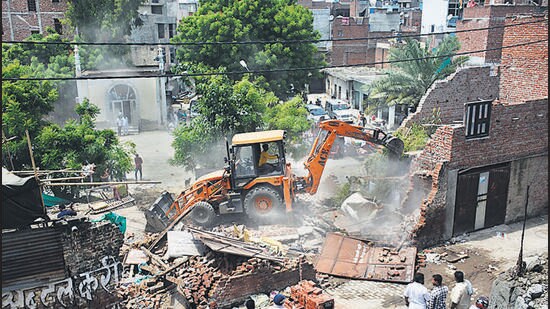 The corporation used earthmoving machines to demolish the structures while officials and staff from the corporation were present. (Sakib Ali/HT Photo)